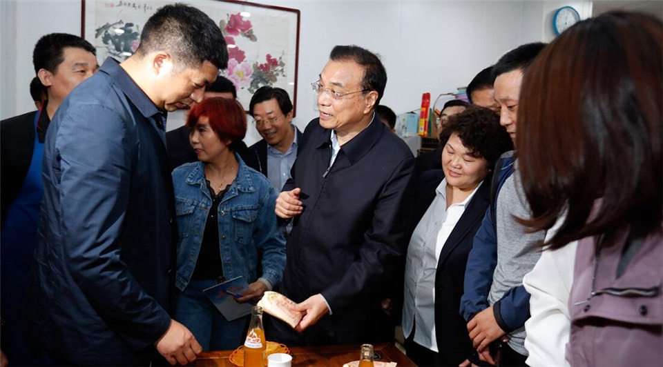 Premier visits small roadside restaurant during Xi’an inspection:2