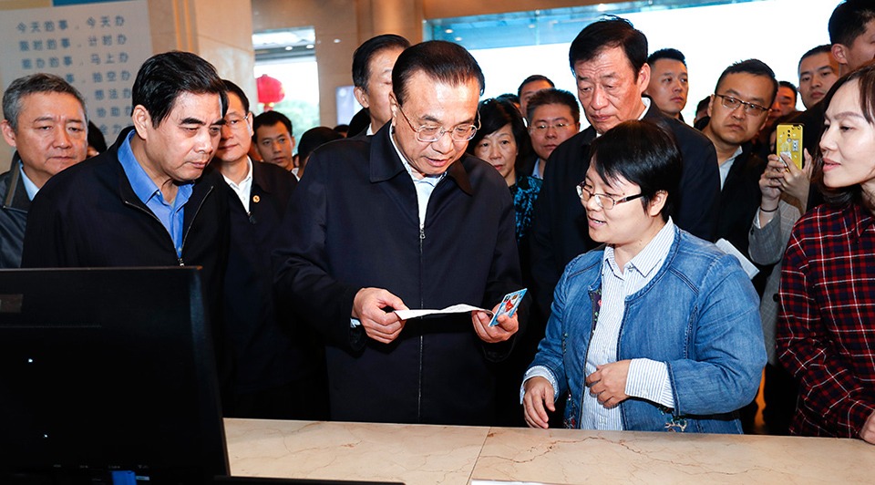 Premier Li calls for better government services:3