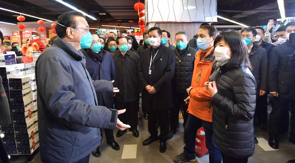 Premier inspects supermarket in Wuhan:3