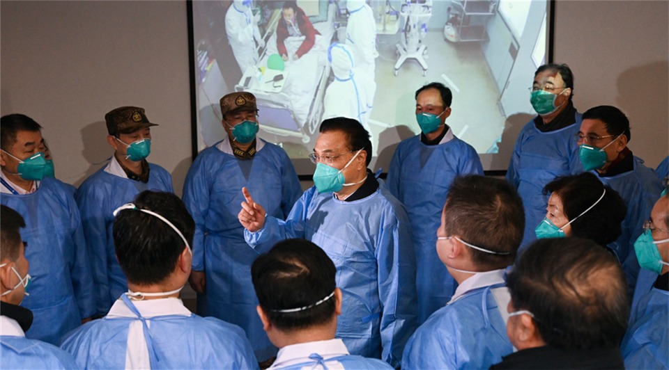 Premier Li visits medical staff in Wuhan:1