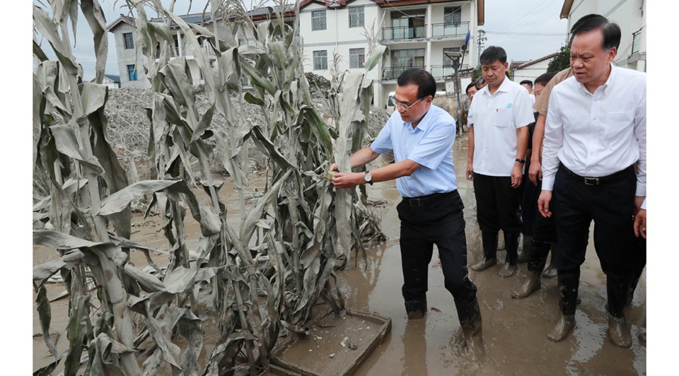 Premier stresses post-disaster reconstruction, economic rebound through opening-up:0