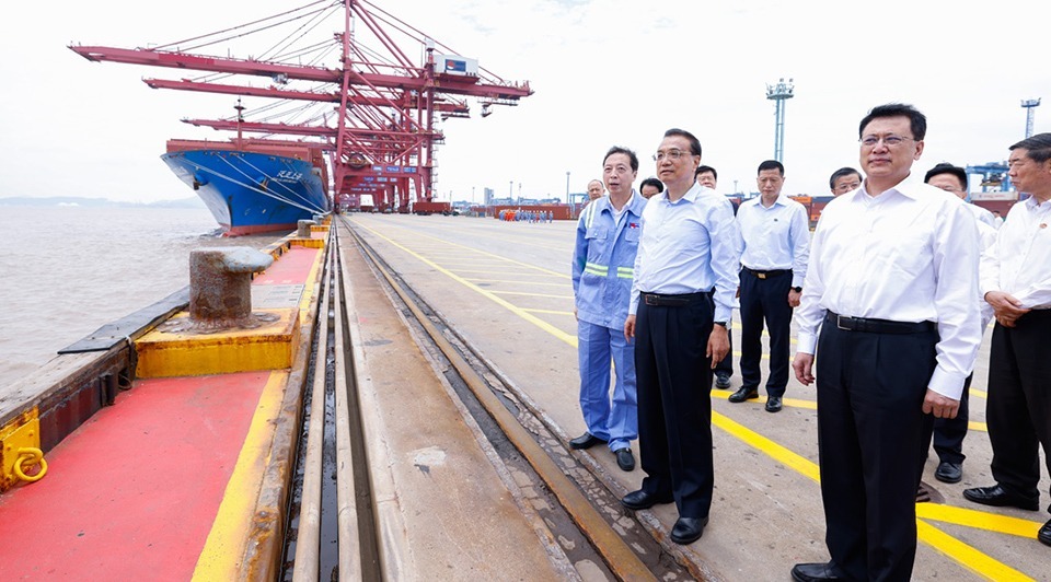 Premier Li visits Ningbo Zhoushan Port:1