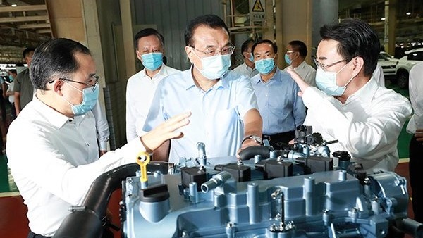 Premier inspects automobile manufacturer in Chongqing