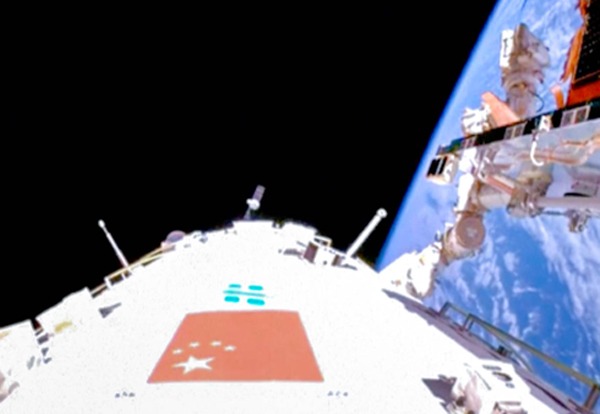 Tianhe core module's perspective of Tianzhou-4 docking:0