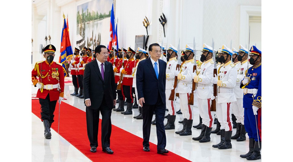 Premier Li holds talks with Cambodian PM on strengthening bilateral cooperation:3
