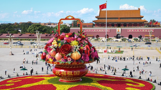 'Flower basket' decorates Tian'anmen Square ahead of National Day holiday
