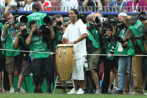 Drummer boy Ronaldinho signals closure of FIFA World Cup 2018