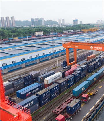 China's logistics sector booming as foreign trade expands