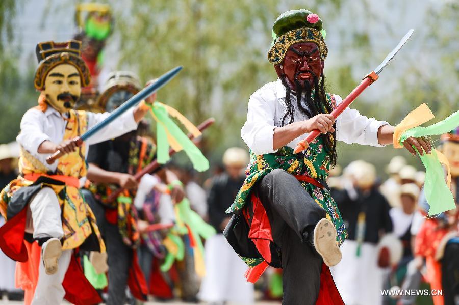 Traditional “Anzhaonadun” festival celebrated in NW China’s Qinghai