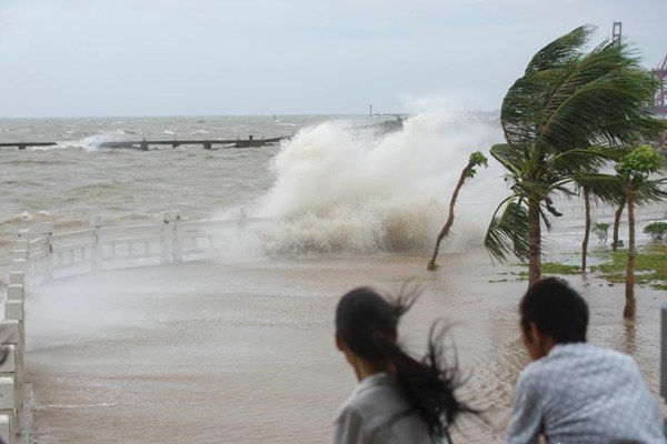 Typhoon Mujigae Lands On South China