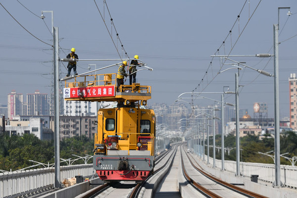 Power construction over Guangzhou-Dongguan-Shenzhen railway roughly done